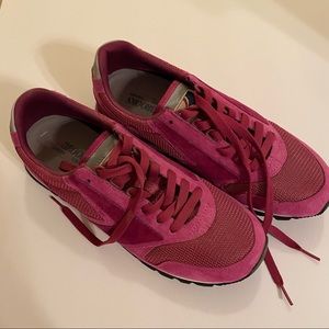Brooks Women’s Retro Chariot Runner